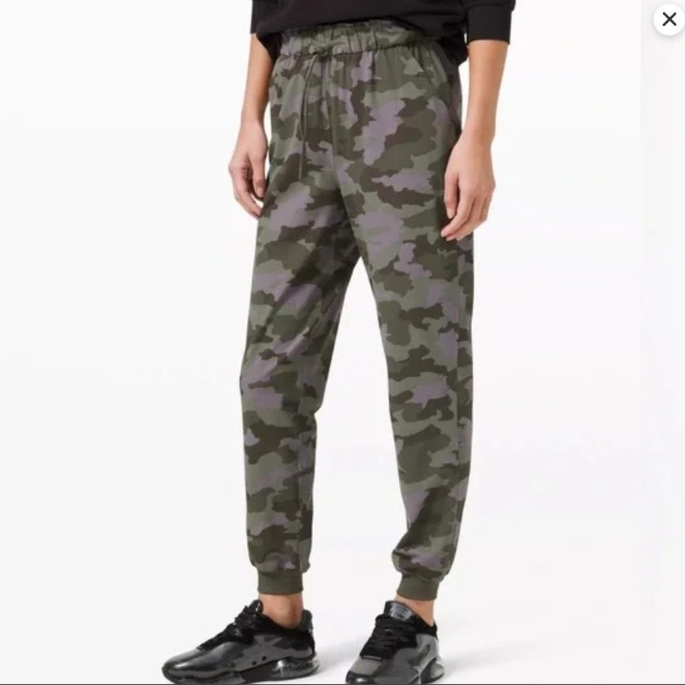 Lululemon High Rise Stretch Full Length Jogger in Camo